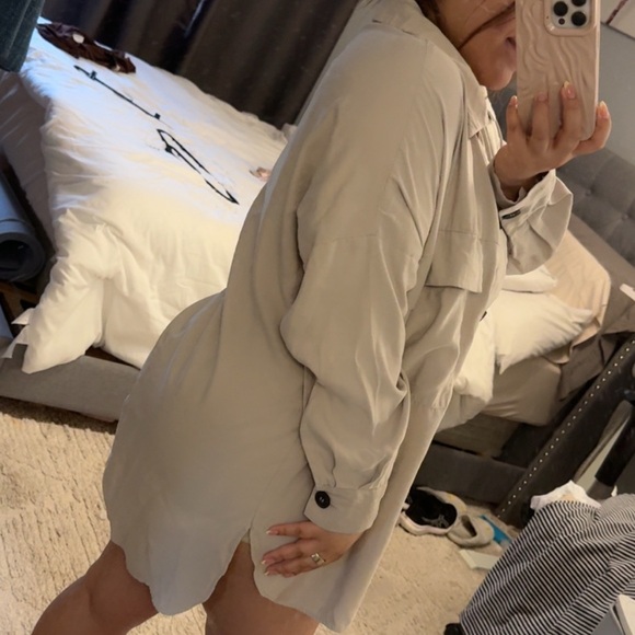 ZARA Women's Beige Button-Up - Picture 3 of 6